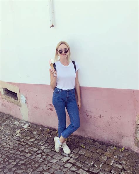 Brianne Howey (@briannehowey) • Instagram photos and videos.